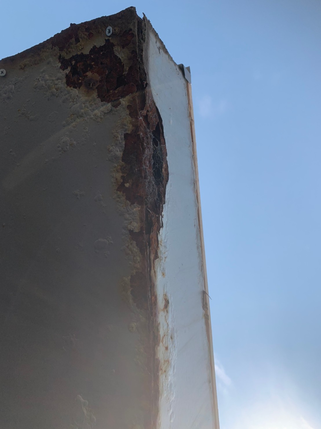 マンションの庇から雨漏り防水工事